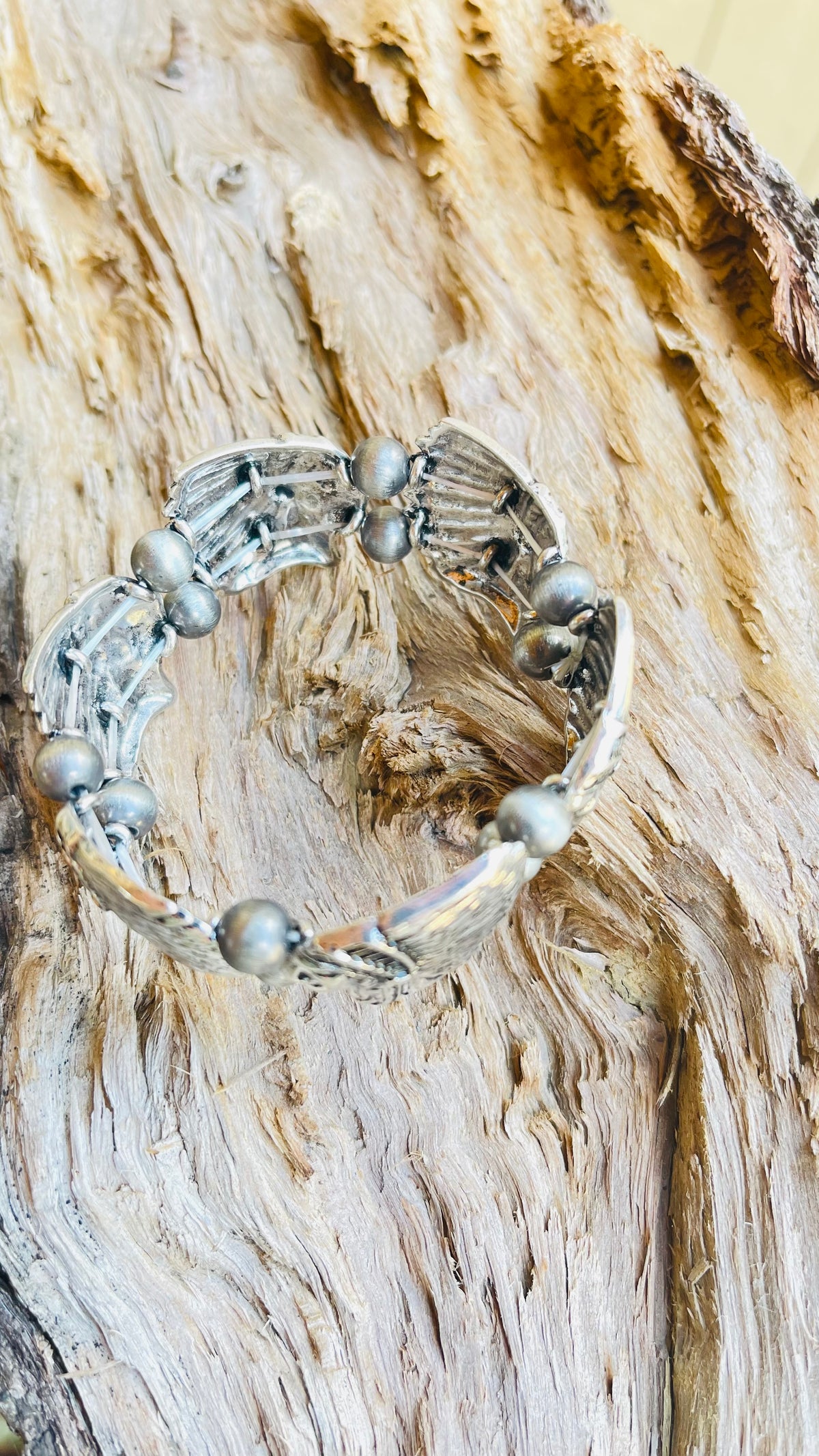 Western Indian Chief Navajo
Pearl Stretch Bracelet