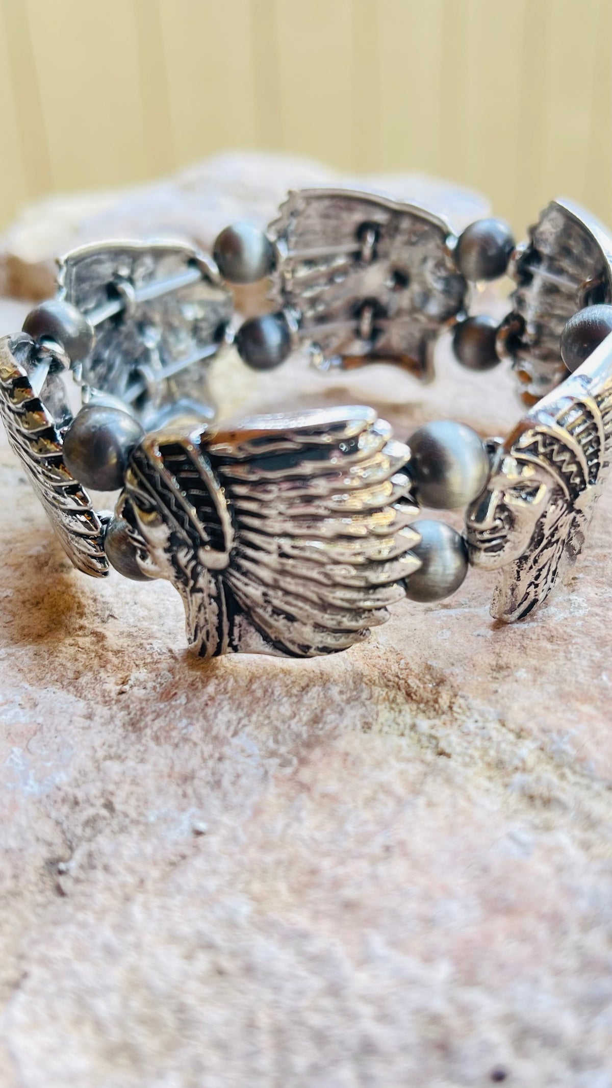 Western Indian Chief Navajo
Pearl Stretch Bracelet