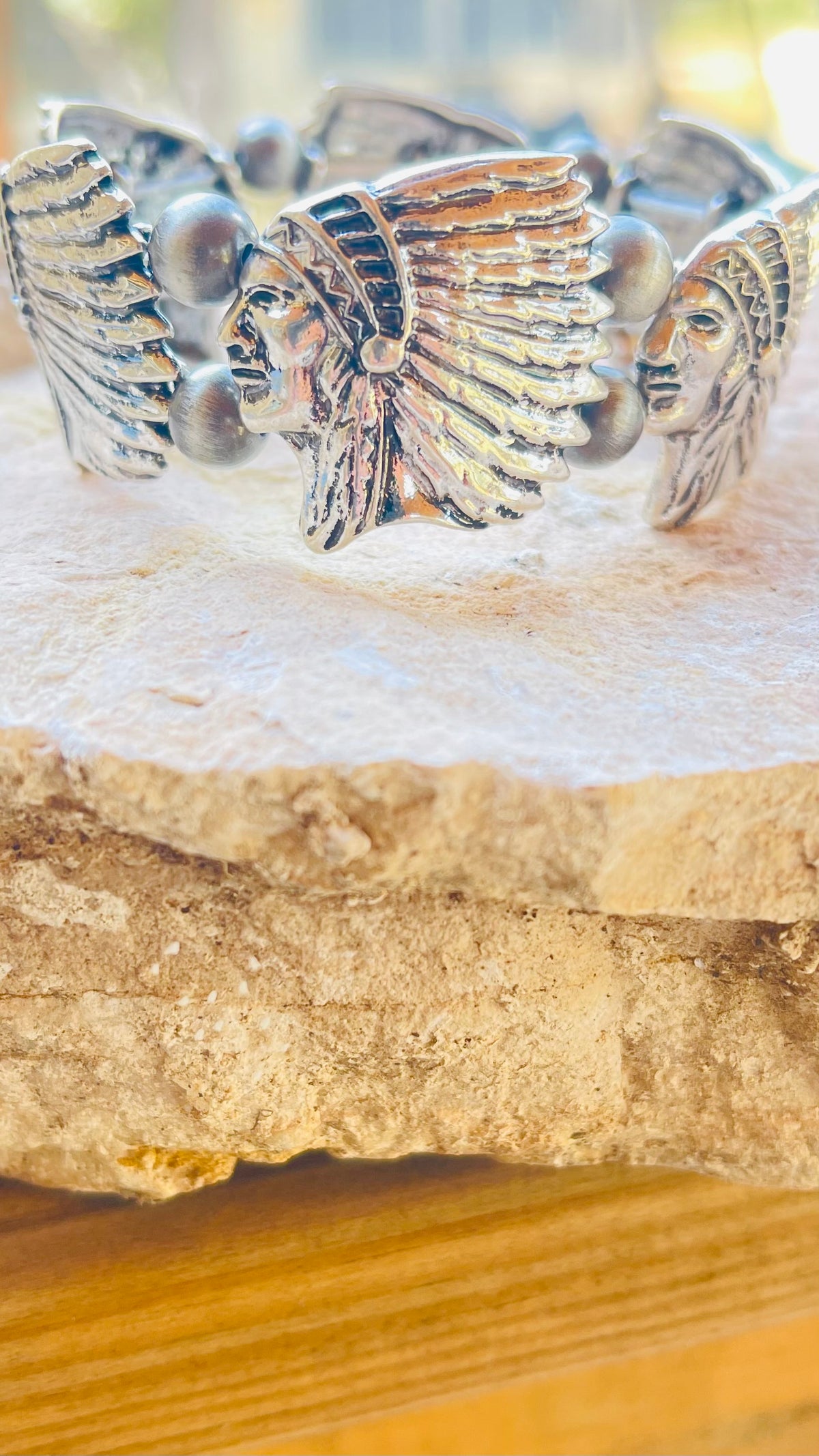 Western Indian Chief Navajo
Pearl Stretch Bracelet